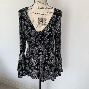 Forever 21 Black And White Floral Romper With Long Bell Sleeves Size M